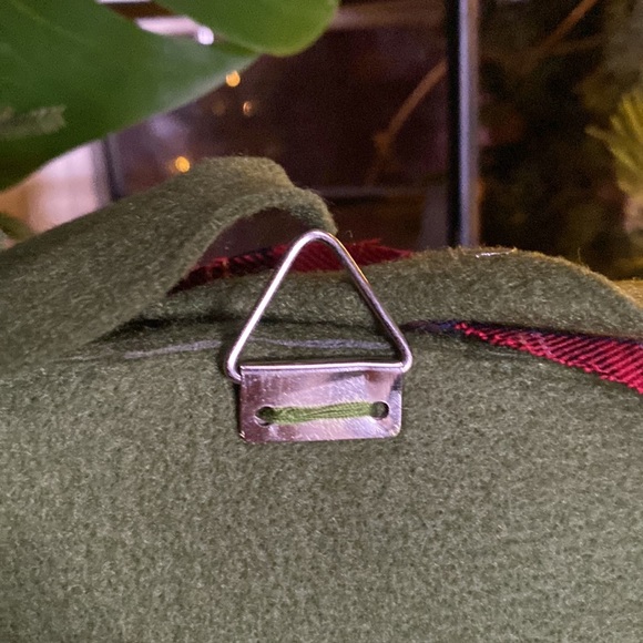 Pottery Barn Kids Whimsical and Festive Plaid Felt Wreath Decor - Picture 9 of 14